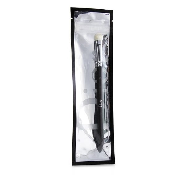 christian-dior-backstage-eyeshadow-shader-brush-21--3 CHRISTIAN DIOR BACKSTAGE EYESHADOW SHADER BRUSH 21